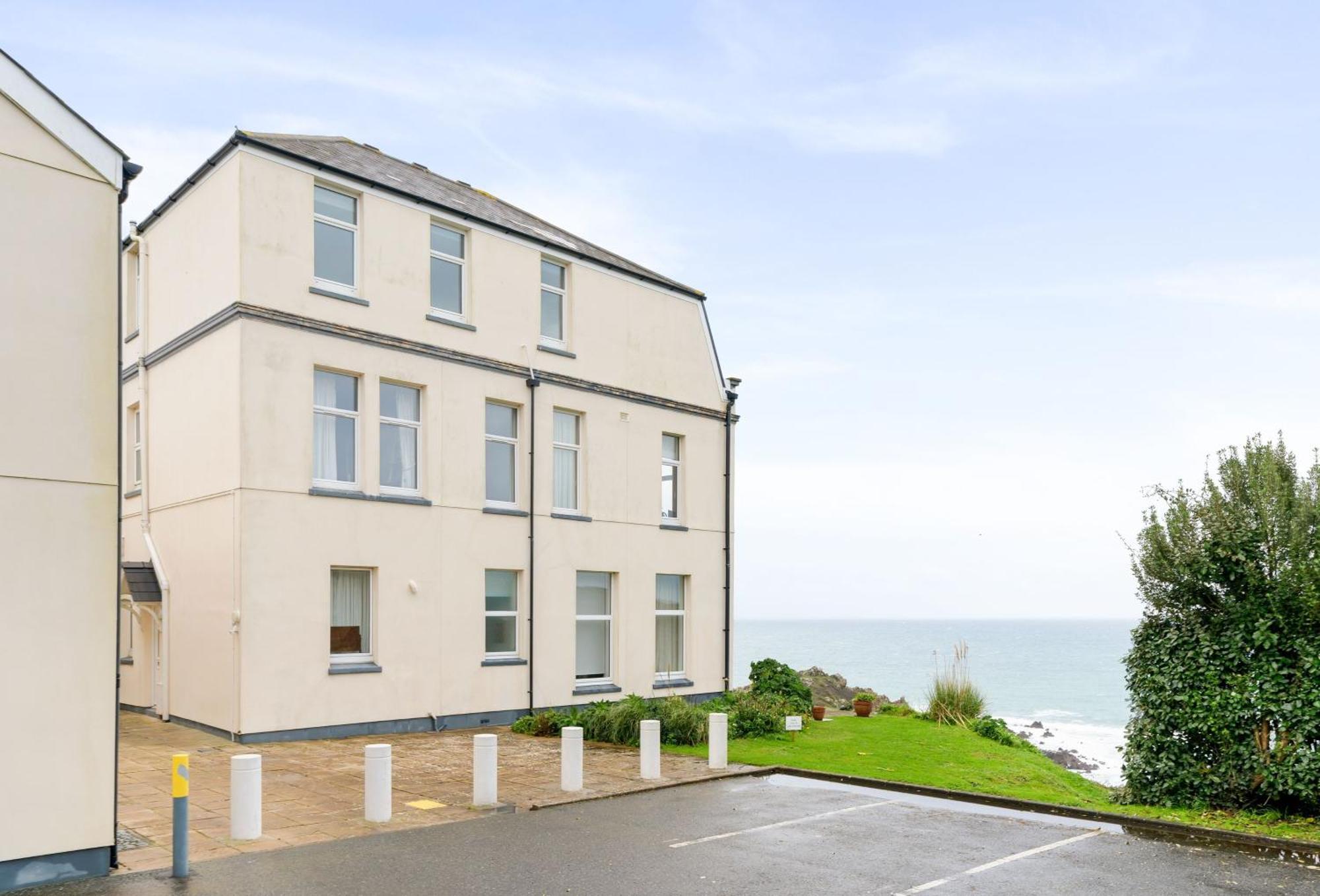 Villa Journeys End With Stunning Sea Views From The Headland Coverack Exterior foto